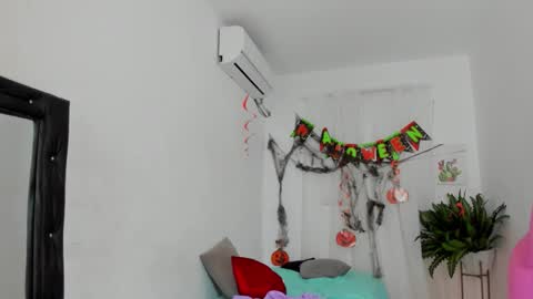 Snapshot of vanelope_smith chatting on 11-09-25, 04:00 vanelope_smith online show from 11-09-25, 04:00