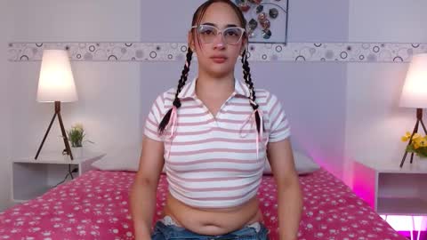 Snapshot of vanelopeee_ chatting on 11-05-25, 03:50 Vane online show from 11-05-25, 03:50