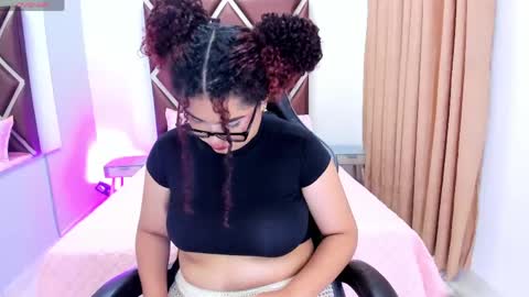 Snapshot of vanesa_coronel chatting on 05-28-26, 11:40 Vanesa online show from 05-28-26, 11:40
