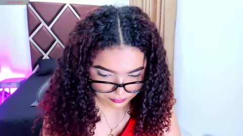 Snapshot of vanesa_coronel chatting on 05-29-26, 11:19 Vanesa online show from 05-29-26, 11:19