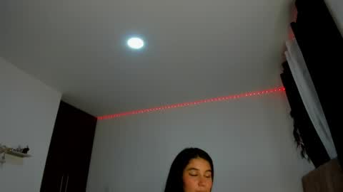vanesa_g1 online show from 06-05-26, 06:52