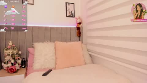Snapshot of vanesa_moon_ chatting on 04-23-26, 11:51 vanesa_moon_ online show from 04-23-26, 11:51