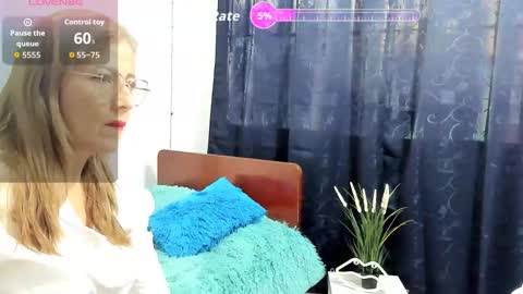 Snapshot of vanesa_mystic2 chatting on 10-20-25, 12:16 Vanesa online show from 10-20-25, 12:16