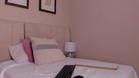 Snapshot of vanessa__cb chatting on 06-20-26, 11:35 vanessa__cb online show from 06-20-26, 11:35
