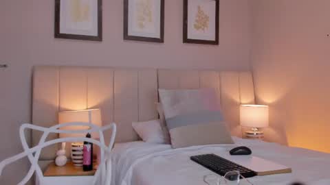 Snapshot of vanessa__cb chatting on 07-02-26, 11:49 vanessa__cb online show from 07-02-26, 11:49