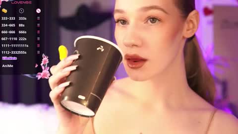 Snapshot of vanessa__lui chatting on 02-27-26, 04:29 Vanessa online show from 02-27-26, 04:29