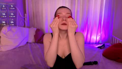 Snapshot of vanessa__lui chatting on 04-21-26, 12:00 Vanessa online show from 04-21-26, 12:00