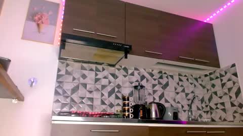 VANESSA BRETT online show from 02-20-25, 09:22