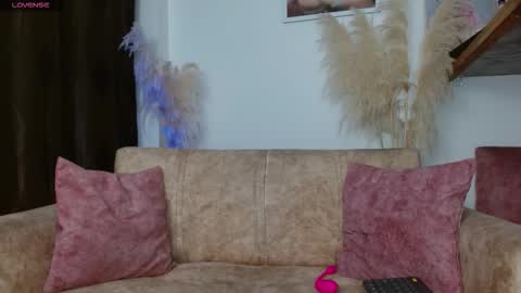 VANESSA BRETT online show from 02-18-26, 12:39