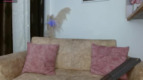 Snapshot of vanessa_brett_1 chatting on 05-29-26, 02:42 vanessa online show from 05-29-26, 02:42