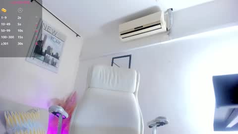 Snapshot of vanessa_gonzaless chatting on 02-22-25, 01:55 Vanessa online show from 02-22-25, 01:55