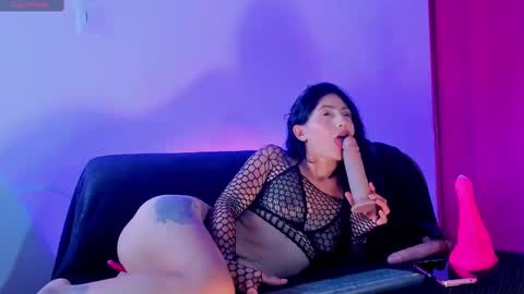 Snapshot of vanessa_gonzaless chatting on 10-03-25, 05:32 Vanessa online show from 10-03-25, 05:32