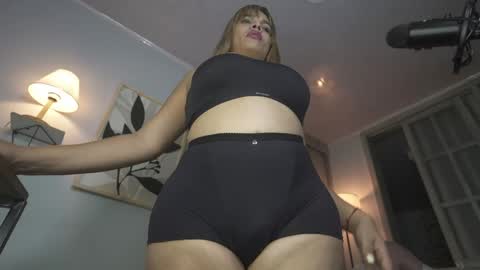 Snapshot of vanessa_novvoa chatting on 04-27-26, 01:25 Vanessa Novvoa online show from 04-27-26, 01:25