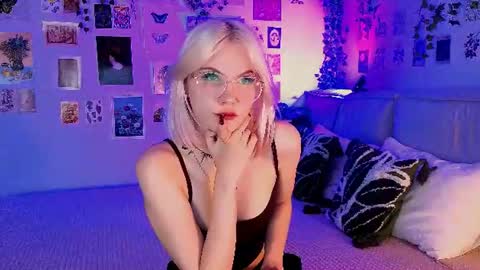 Snapshot of vanessaaustin chatting on 06-17-26, 02:51 Vanessa online show from 06-17-26, 02:51