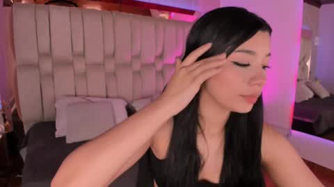 Snapshot of vanessaduval chatting on 10-21-25, 04:13 vanessaduval online show from 10-21-25, 04:13