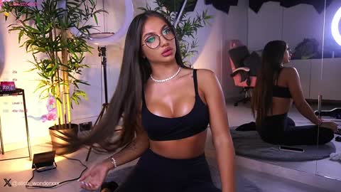 Vanessa Simon online show from 01-24-25, 06:03