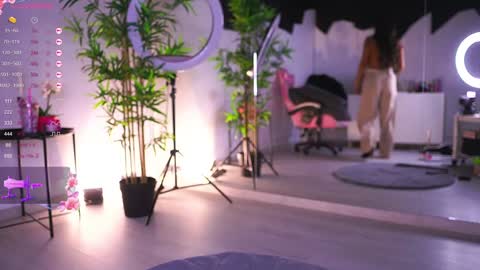 Vanessa Simon online show from 02-04-25, 05:53