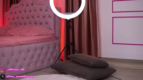 Vanessa Simon online show from 11-12-25, 06:47