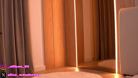 Vanessa Simon online show from 03-06-26, 06:10