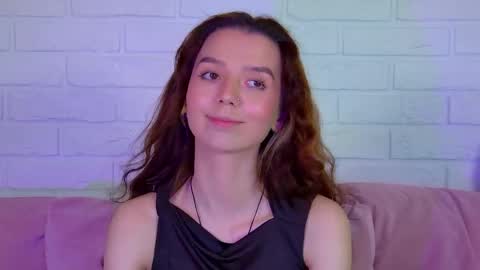 Snapshot of vanessavienne chatting on 04-19-26, 04:06 VanessaVienne online show from 04-19-26, 04:06