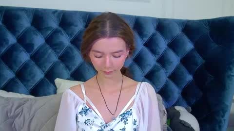 Snapshot of vanessavienne chatting on 04-20-26, 04:21 VanessaVienne online show from 04-20-26, 04:21
