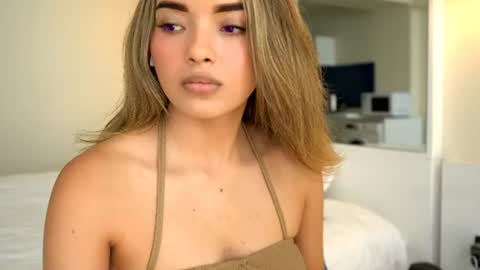 Snapshot of vanesse_ chatting on 07-08-26, 05:45 Irina online show from 07-08-26, 05:45