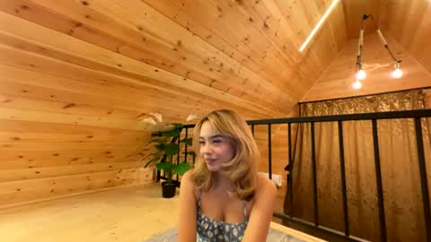 Snapshot of vanesse_ chatting on 07-31-26, 05:23 Irina online show from 07-31-26, 05:23