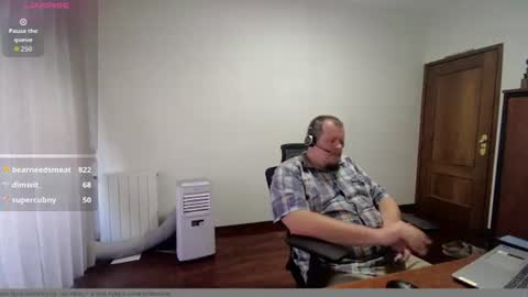 Snapshot of vanifer chatting on 07-14-26, 02:12 Vanifer online show from 07-14-26, 02:12