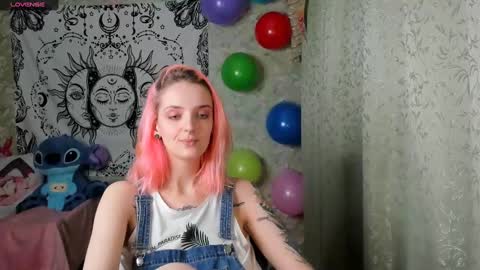 Snapshot of vanilla_arya chatting on 12-12-24, 02:00 Adelina online show from 12-12-24, 02:00