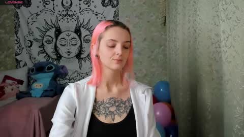 Snapshot of vanilla_arya chatting on 12-19-24, 12:56 Adelina online show from 12-19-24, 12:56