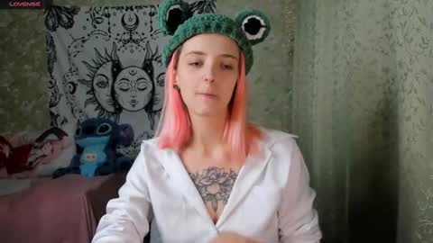 Snapshot of vanilla_arya chatting on 01-07-25, 12:52 Adelina online show from 01-07-25, 12:52