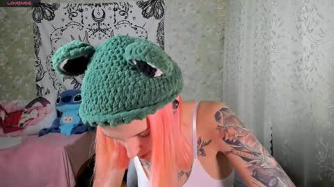 Snapshot of vanilla_arya chatting on 01-07-25, 03:54 Adelina online show from 01-07-25, 03:54