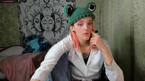 Snapshot of vanilla_arya chatting on 01-14-25, 10:02 Adelina online show from 01-14-25, 10:02