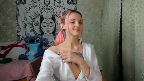 Snapshot of vanilla_arya chatting on 01-16-25, 03:56 Adelina online show from 01-16-25, 03:56