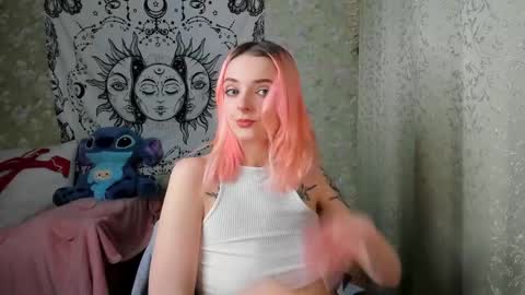 Snapshot of vanilla_arya chatting on 01-28-25, 01:05 Adelina online show from 01-28-25, 01:05