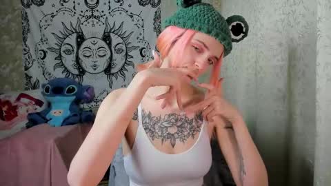 Snapshot of vanilla_arya chatting on 02-04-25, 10:43 Adelina online show from 02-04-25, 10:43