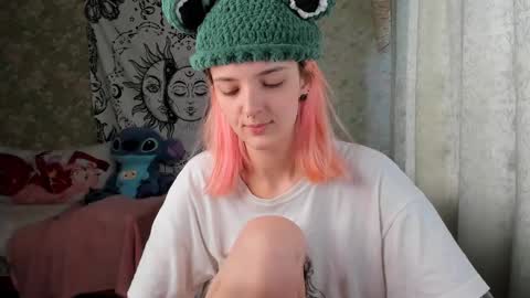 Snapshot of vanilla_arya chatting on 02-08-25, 10:29 Adelina online show from 02-08-25, 10:29