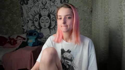 Snapshot of vanilla_arya chatting on 02-08-25, 01:33 Adelina online show from 02-08-25, 01:33