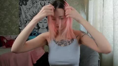 Snapshot of vanilla_arya chatting on 02-17-25, 06:53 Adelina online show from 02-17-25, 06:53