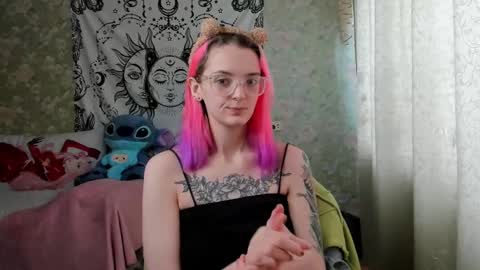 Snapshot of vanilla_arya chatting on 02-28-25, 07:48 Adelina online show from 02-28-25, 07:48