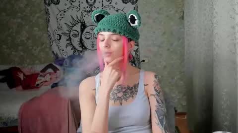 Snapshot of vanilla_arya chatting on 03-04-25, 11:51 Adelina online show from 03-04-25, 11:51