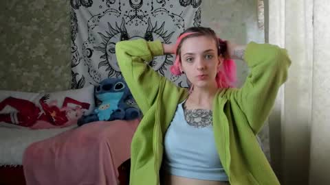 Snapshot of vanilla_arya chatting on 03-11-25, 08:20 Adelina online show from 03-11-25, 08:20