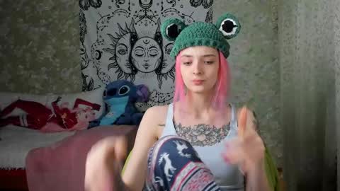 Snapshot of vanilla_arya chatting on 03-12-25, 12:57 Adelina online show from 03-12-25, 12:57