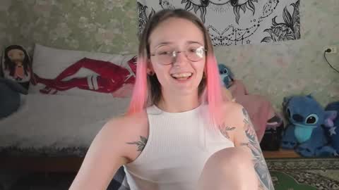 Snapshot of vanilla_arya chatting on 10-19-25, 11:44 Adelina online show from 10-19-25, 11:44