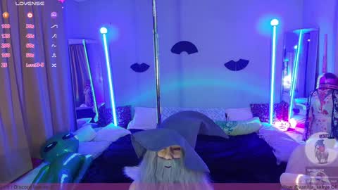 Snapshot of vanilla_skkye chatting on 12-14-24, 03:29 Skkye online show from 12-14-24, 03:29