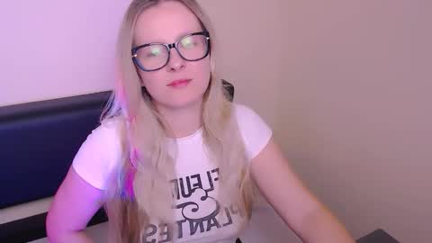 Mia online show from 10-04-25, 06:44