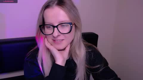 Mia online show from 10-21-25, 06:47