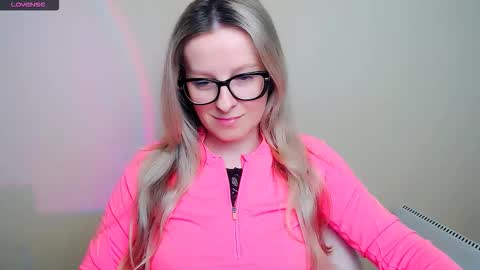 Mia online show from 02-11-26, 08:19