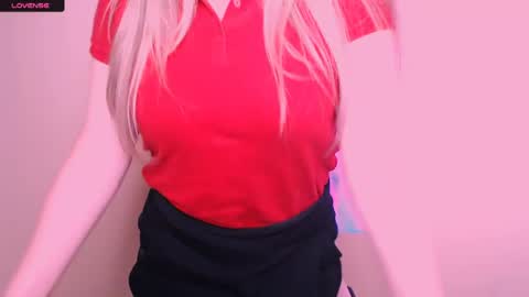 Snapshot of vanillaex_ chatting on 04-29-26, 05:30 Mia online show from 04-29-26, 05:30