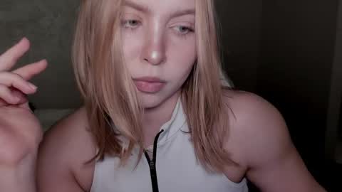 Snapshot of vanillalivitski chatting on 09-19-25, 11:00 Vanilla online show from 09-19-25, 11:00